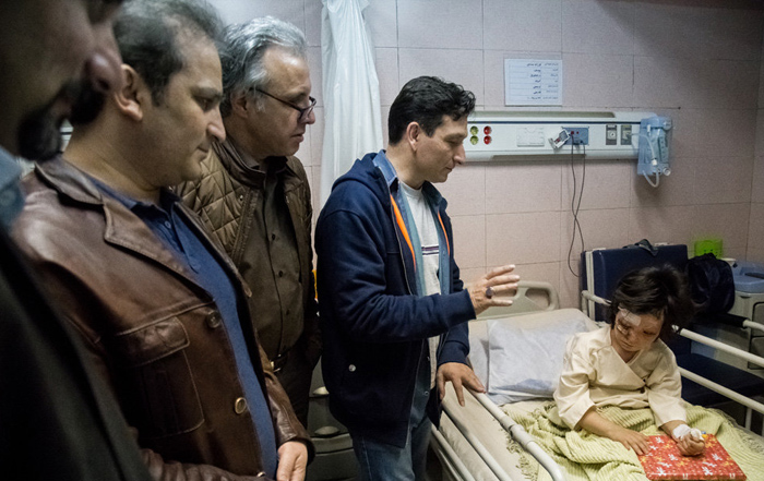 (تصاویر) عیادت فیتیله‌ای‌ها از دو کودک طبسی