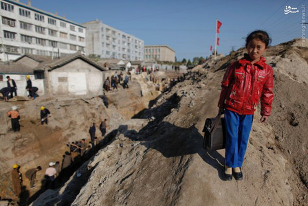 تلاش برای ترمیم سیستم آبیاری در 