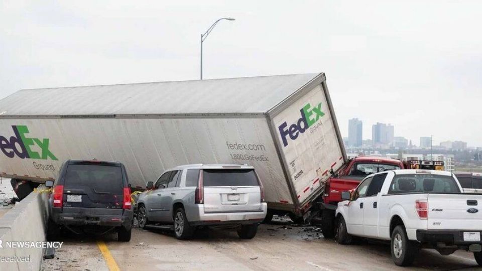 تصادف زنجیره‌ای و مرگبار بیش از ۱۳۰ خودرو در تگزاس