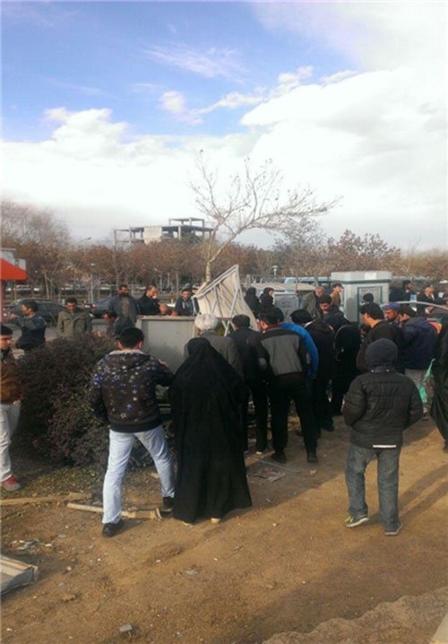 تصاویر/ سقوط اتوبوس از پل لاله به اتوبان چمران