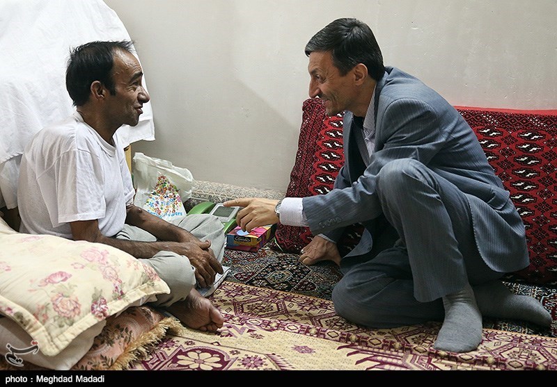 پشت پرده فرش قرمز اصولگرایان برای سرلیستی انتخابات مجلس/ یک نامزد جدید برای ریاست جمهوری در اتاق انتظار اصولگرایان نشسته است/ زمان رونمایی از پرویز فتاح فرا رسیده / کاندیدای چند وجهی وارد می شود