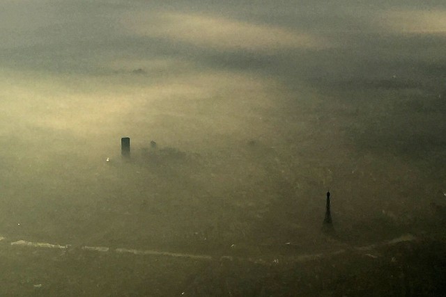 برجی که در میان آلودگی های پاریس گم شد!/عکس