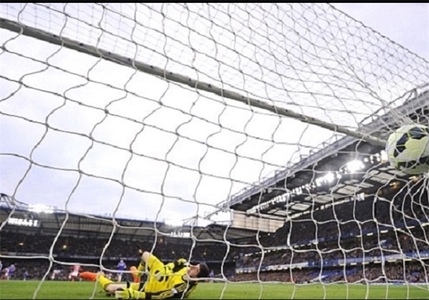 عکس / بازشدن دروازه چلسی از فاصله 66 یاردی