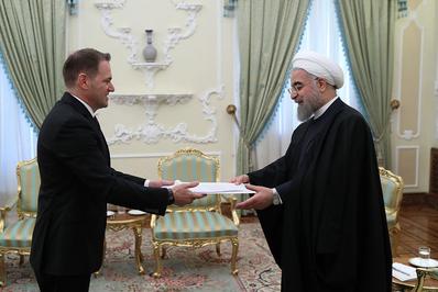 تقدیم استوارنامه سفیراکردیته آلبانی به رئیس جمهوری