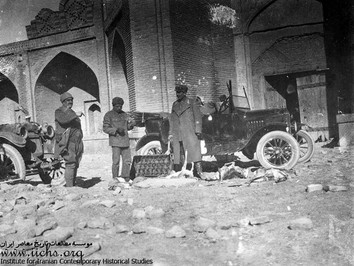 محمدحسین فیروز در ماموریت اصفهان و ابداع روش جدید در قتل عام حیوانات وحشی با اتومبیل به بهانه شکار 