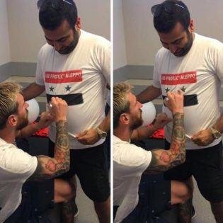 امضای پرچم سوریه توسط لیونل مسی!/عکس