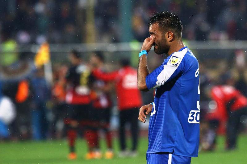 (تصاویر) گریه حنیف عمران‌زاده بعد از تساوی