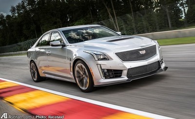 کادیلاک شتاب 0 تا 100 کیلومتر در ساعت این خودرو را 3.7 ثانیه و زمان طی 400 متر را 11.6 ثانیه با سرعت 203 کیلومتر بر ساعت اعلام کرده است. همچنین حداکثر سرعت خیره‌کننده این خودرو با وجود محدودیت آئرودینامیکی بیش از 322 کیلومتر بر ساعت است.