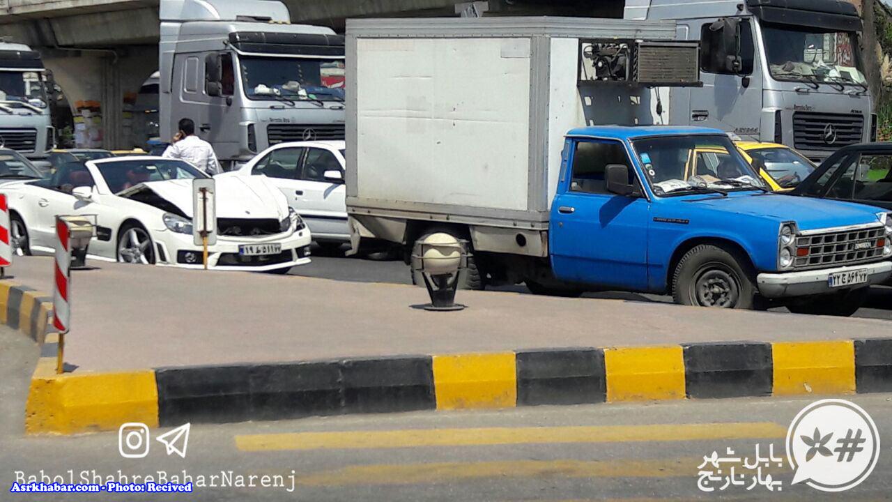 تصادف خودروی لوکس با نیسان آبی!/عکس