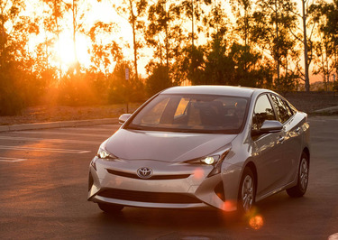 تویوتا پریوس به عنوان خودروی سبز سال