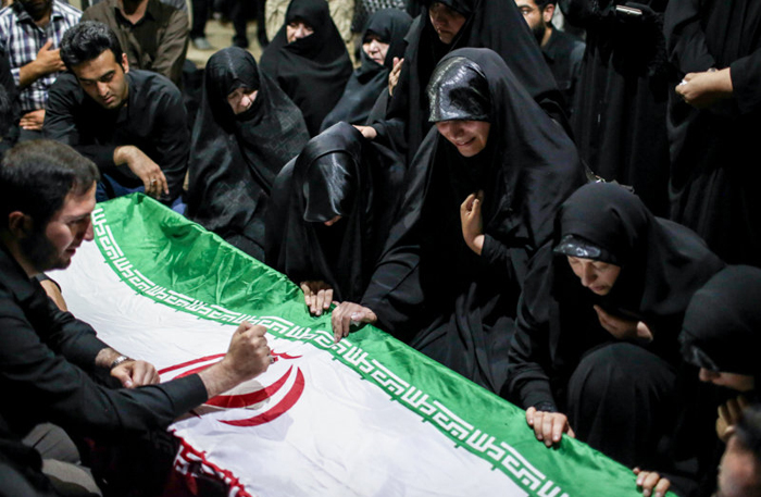 (تصاویر) وداع با پیکر شهید همدانی