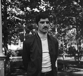 منصور پورحیدری سال 1349 در ساختمان رادیو تهران حضور دارد.