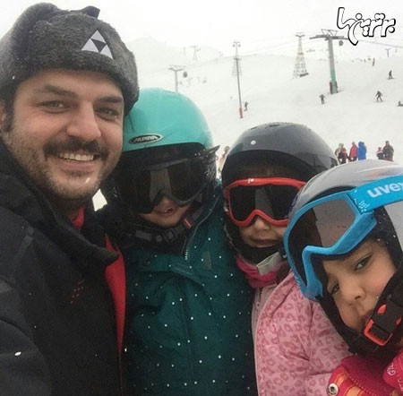 عکس سلفی سام درخشانی در کنار کودکان