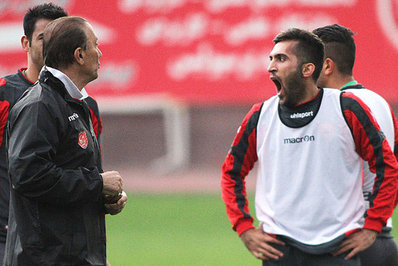 درخواست پرسپولیسی‌ها پس از حرکات توهین آمیز صادقیان؛ این بچه را اخراج کنید