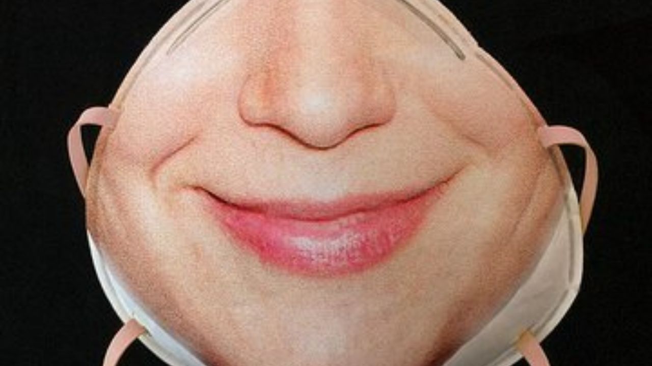 چگونه با چهره خودتان ماسک بسازید؟ + عکس