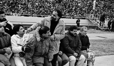 منصور پور حیدری، سال 1370 در مسابقه فوتبال بین تیم های استقلال و پیروزی حضور دارد.