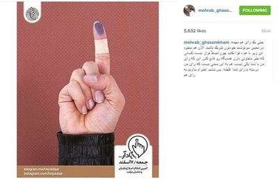 محراب قاسم‌خانی با انتشار تصویری که نشان از حمایت او از ائتلاف اصلاح‌طلبان دارد، رای دادن را تعیین سرنوشت دانسته و نوشته است: «حتى یک راى هم مهمه. در تعيين سرنوشت خودتون شريک باشيد. » نویسنده «شب‌های برره» همچنین در ادامه با اشاره به بحث‌های احتمالی که بین طرفداران کاندیداهای مختلف پیش می‌آید، از دنبال‌کنندگان صفحه‌اش خواست به رای یکدیگر احترام بگذارند: «الان هم بيخود اين زير با هم دعوا نكنيد چون اصلاً قرار نيست كسانى كه نظر متفاوتى دارن همديگه رو قانع كنن. اين كه راى من با شما يكى نيست هم به اين معنى نيست كه راى من درسته يا راى شما غلطه. پس بياييد احترام بذاريم به راى هم.»