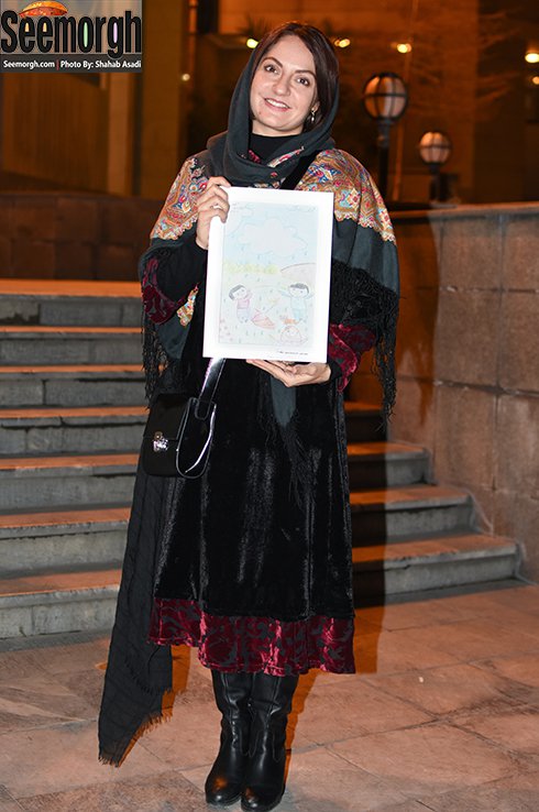 مدل مانتو مهناز افشار در نمایشگاه نقاشی کودکان کار