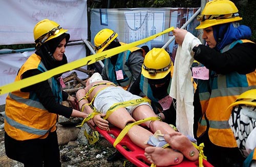 (تصاویر) مسابقه زنان امداد و نجات در تهران