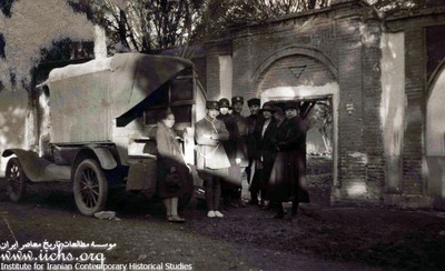 خانواده همسر روسی مرتضی یزدان پناه در سفر به ایران با اتومبیلی شبیه وانت در ایران سفر کردند 