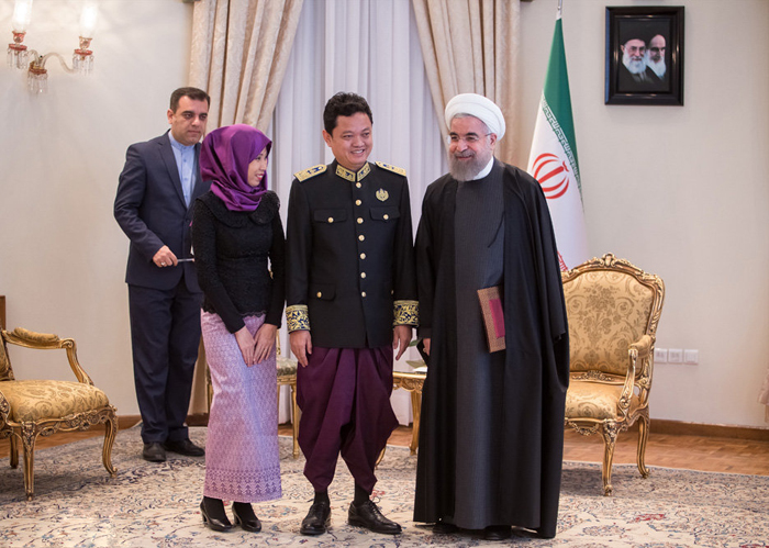 لباس سنتی سفیر کامبوج در دیدار روحانی/تصاویر