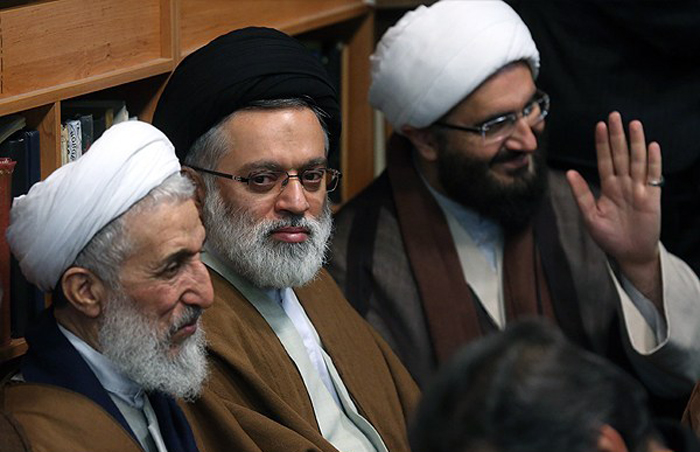فرزند مقام معظم رهبری در سالگرد آیت‌الله خوشوقت/ عکس