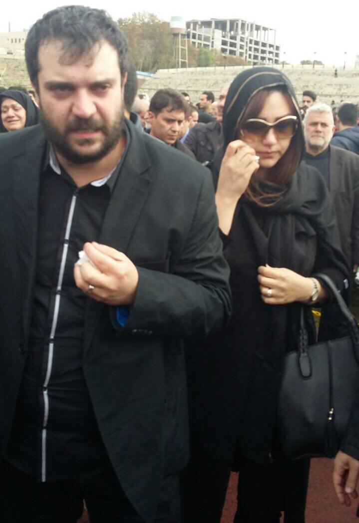 علی و عسل پورحیدری در مراسم تشییع پدرشان/عکس