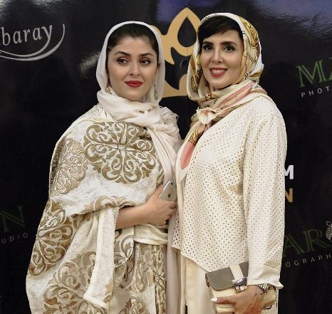 لیلا بلوکات در کنار شیرین مقدم