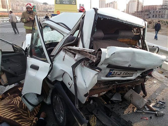 پراید بین کامیون و اتوبوس مچاله شد