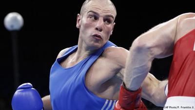 احسان روزبهانی در وزن ۸۱ کیلوگرم تنها نمایند‌ه‌ی بوکس ایران در رقابت‌های المپیک ۲۰۱۶ ریو بود. او در نخستین پیکار خود در چارچوب بازی‌ها به مصاف پیتر مولنبرگ از هلند رفت و در پایان در سه راند متوالی با نتیجه ۲۹ بر ۲۸ شکست خورد و به این ترتیب از دور رقابت‌ها حذف شد. روزبهانی ۵۵مین نماینده بوکس ایران در دوره‌های مختلف المپیک بود و با حذف او بوکس ایران همچنان در حسرت مدال المپیک باقی ماند. 