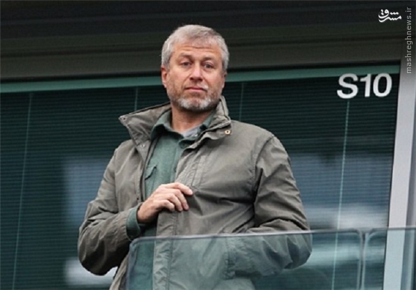 مالک میلیاردر شاهد تحقیر آبی‌ها/ عکس