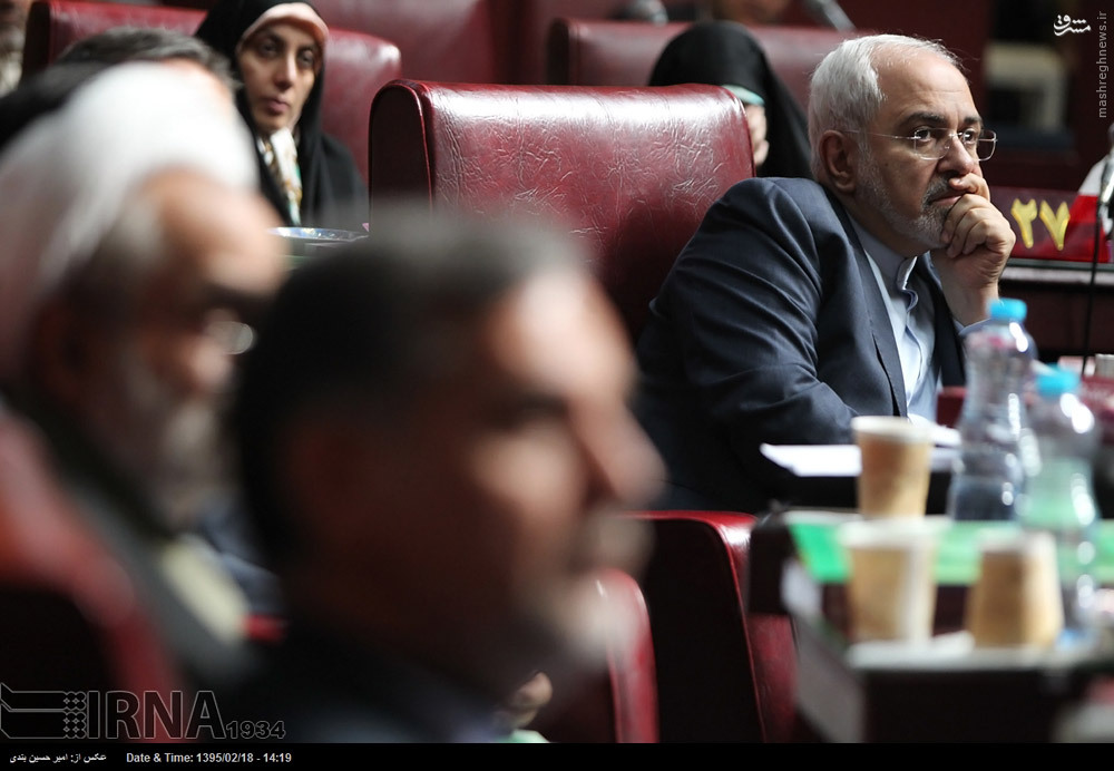 ظریف در جمع مجلس دهمی‌ها/ عکس