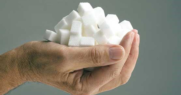 ۷ نشانه ای که به شما می گوید بیش از حد قند مصرف می کنید!