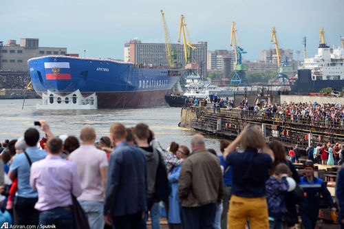 مراسم به آب اندازی یخ شکن اتمی پروژه « آرکتیکا» در سنت پطربورگ.