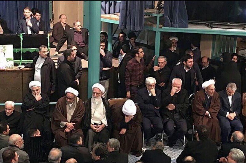 گریه ظریف در حسینیه جماران/عکس