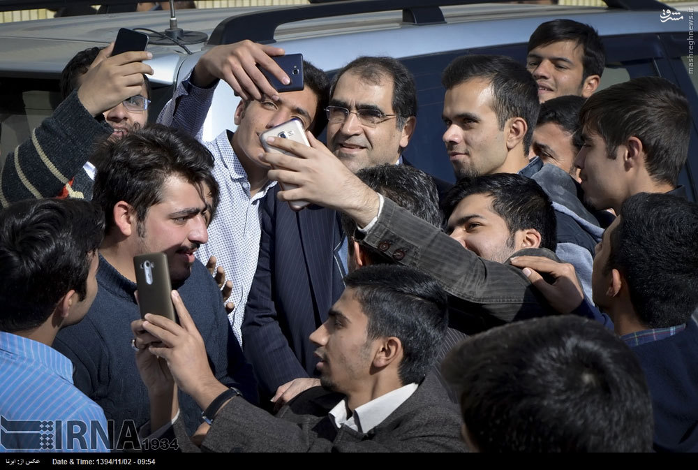 عکس/چند سلفی همزمان با وزیر بهداشت
