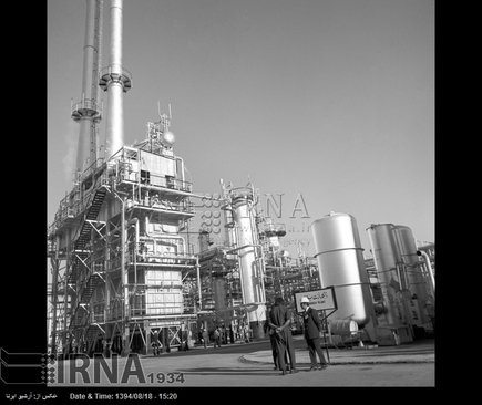 پالایشگاه نفت شیراز با ظرفیت پالایش دو میلیون تن نفت خام در سال و با حضور مقامات کشور افتتاح شد