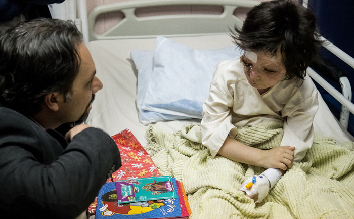 (تصاویر) عیادت فیتیله‌ای‌ها از دو کودک طبسی