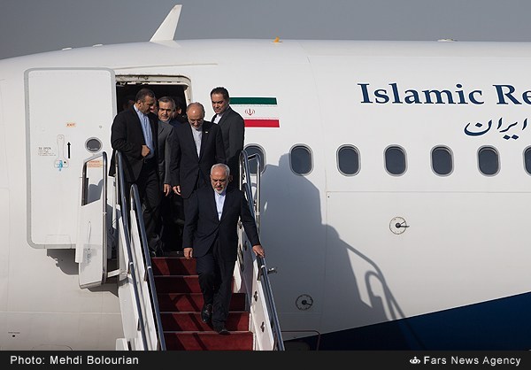 بازگشت تیم مذاکره‌کننده هسته‌ای به تهران/عکس