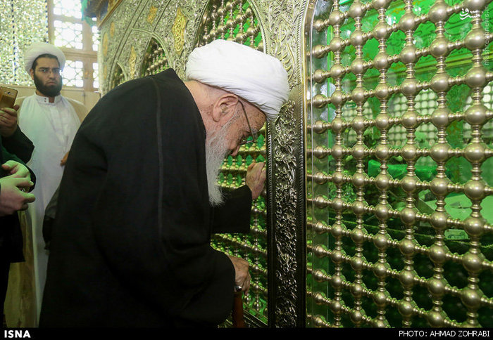 حضور آیت الله صافی در مرقد امام زاده موسی، فرزند امام جواد (ع)