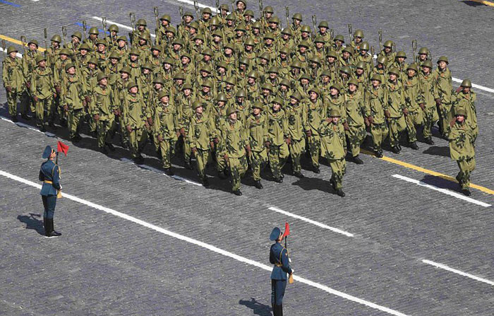 (تصاویر) قدرت‌نمایی پوتین در میدان سرخ