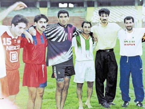 عکسی قدیمی از محمد مایلی کهن در کنار علی دایی و عابدزاده