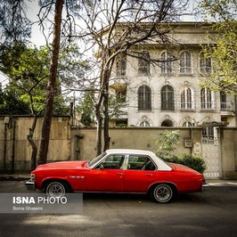 تهران - خیابان جلفا - سال ۱۳۹۲ بیوک اسکای‌لارک کوپه(Buick Skylark Coupe) ساخت آمریکا . این خودرو بین سال‌های 1976 تا 1987 میلادی در ایران توسط شرکت پارس خودرو عرضه میشد.