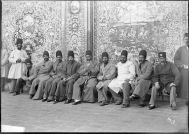 مقامات در محکمه داخل کاخ گلستان 