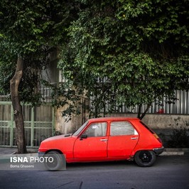 تهران - خیابان کاج - سال ۱۳۹۳ رنو ۵ یکی از مدل‌های محبوب رنو است که در ایران محبوبیت زیادی داشت. این ماشین در سال‌های ۱۹۷۲ تا ۱۹۹۶ تولید می‌شد.
