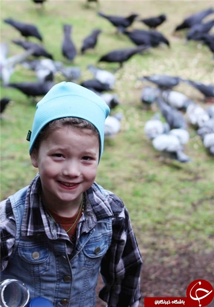 هدیه کلاغ‌ها به دختر ۸ ساله+تصویر