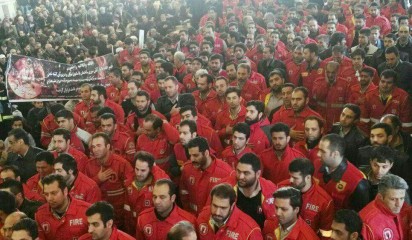 حضور آتشنشانان در مراسم تشییع هم قطارانشان /عکس