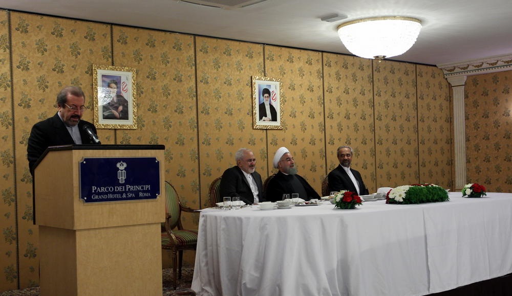 روحانی سر میز شام / عکس