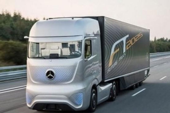 کامیون مرسدس بنز‌، بدون راننده +عکس