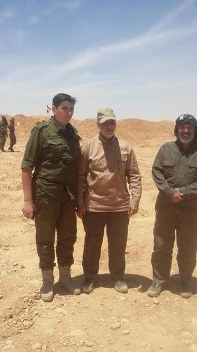 قاسم سلیمانی در مرز سوریه و عراق(+عکس)